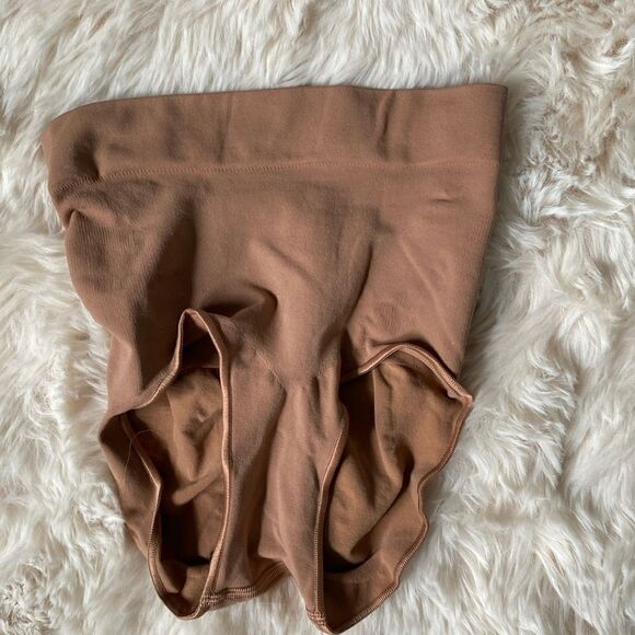 Skims Ruched Bottoms - Picture 1 of 5